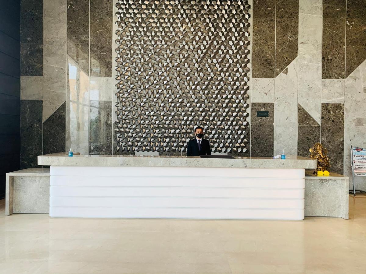 The Grand Arc Hotel & Convention Centre Shahjahanpur Eksteriør billede
