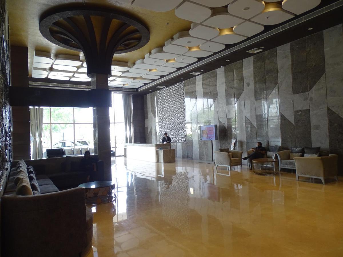 The Grand Arc Hotel & Convention Centre Shahjahanpur Eksteriør billede