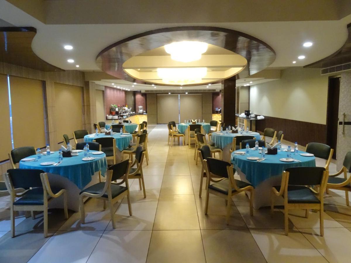 The Grand Arc Hotel & Convention Centre Shahjahanpur Eksteriør billede