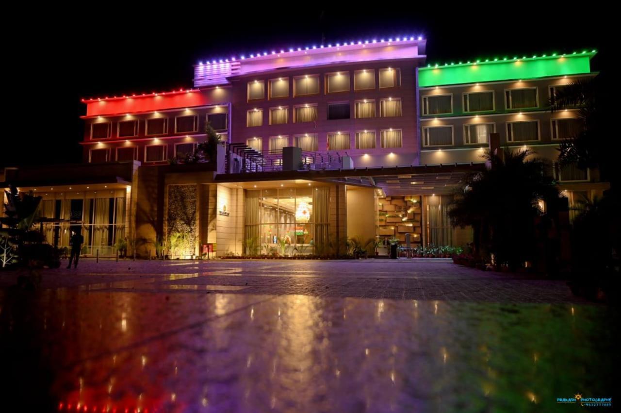 The Grand Arc Hotel & Convention Centre Shahjahanpur Eksteriør billede