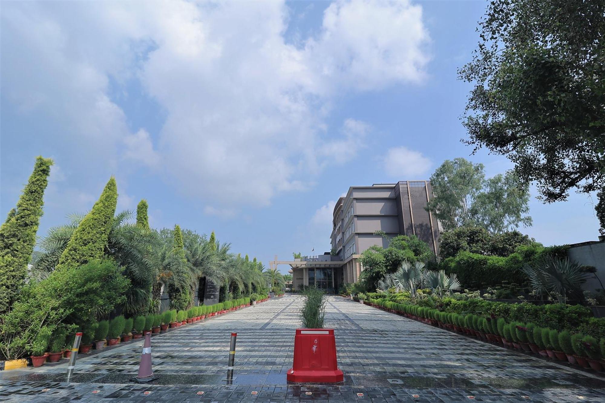 The Grand Arc Hotel & Convention Centre Shahjahanpur Eksteriør billede